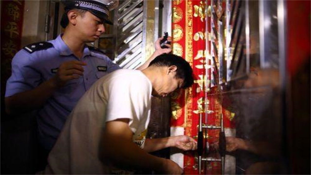 张家口请开锁师傅开了锁后，师傅